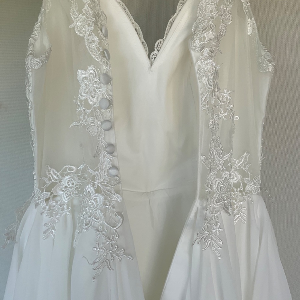 Custom Wedding gown - Picture 6 of 14